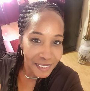 Meet your Posher, Dionne